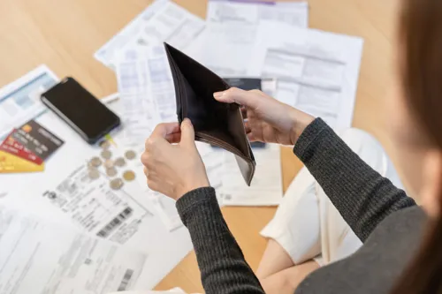 Parliament approves bankruptcy law draft; Abhisit urges government to enact umbrella legislation