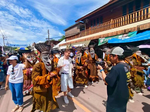 Government Fund Supports "Show Pow" to Invite Foreign Influencers to Experience Thai Local Culture