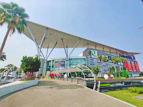 Central Pattana Offers Free Parking at 4 Branches (Ayutthaya, Nakhon Ratchasima, Chonburi, Siracha) to Aid Flood Victims