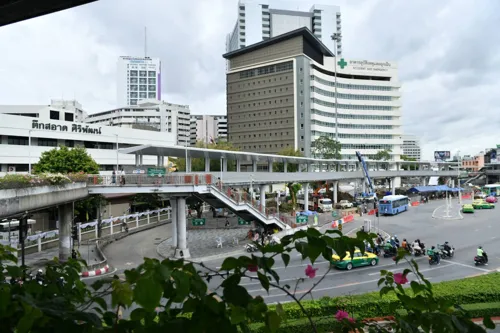 Rajavithi Skywalk Connects Medical District from BTS to Hospitals; Phase One Opening This October