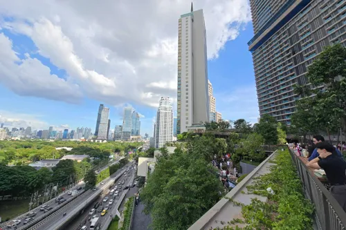 Lumpini Retail War: Two Giants Sharpen Claws to Win Shoppers
