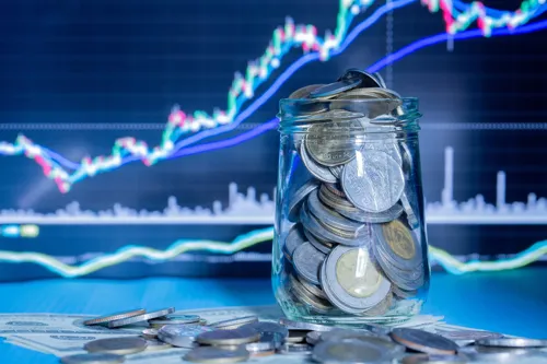 Thai Stock Market Today (Aug 4): Expected Range 1,610–1,635 Points; Benefit from Lower Oil Prices Tonight; Global Tech Giants Announce Earnings