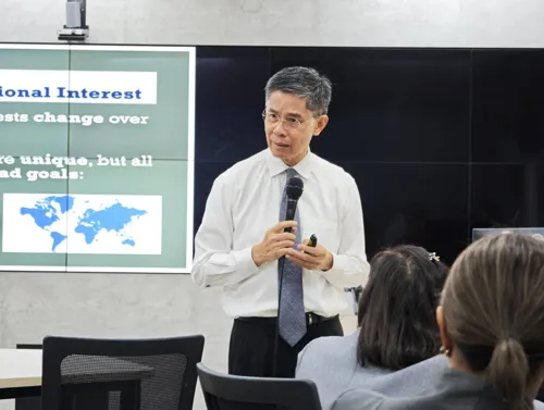 Geopolitical Shift: Expert Points to "World of War" and Polycrisis – Urges Thailand to Realign Strategic Direction