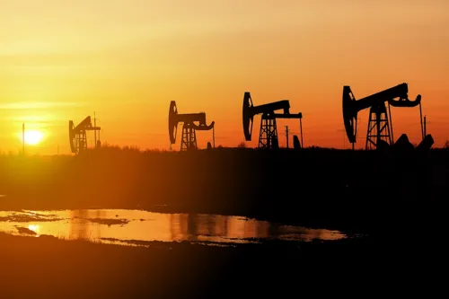 Crude Oil Prices Fall as Saudi Arabia Prepares to Reopen East-West Pipeline Partially Soon