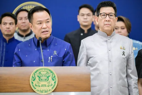 Deputy PM Anutin and Finance Minister Ekniti Dissatisfied with 2.2% Economic Growth; Finance Ministry Outlines Three Crisis Vectors for Thailand's Economic Pivot