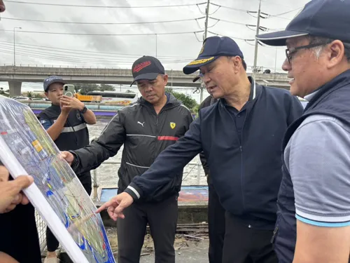 Deputy PM admits water management crisis worsening in Bangkok; denies 'mega-disaster' status