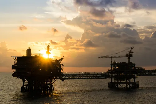 Crude Oil Prices Rise as Strait of Hormuz Remains Uncertain