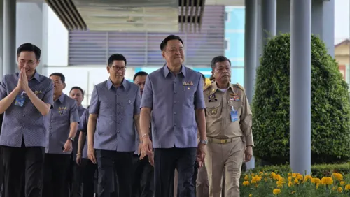 Prime Minister Leads Cabinet Meeting in Songkhla, Wears "Royal Cloth" to Drive Southern Soft Power