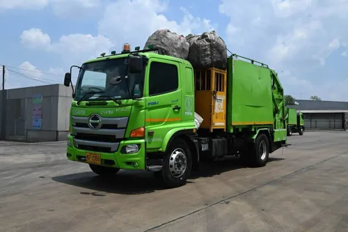 Bangkok's 6-Billion-Baht Electric Garbage Truck Dispute: Administration Arguments, Council Opposition, and Budget Cut Resolution