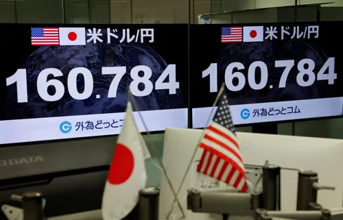 Japanese Yen Strengthens 3.3%, Hitting New Highs as Takahashi Government Avoids Currency Intervention