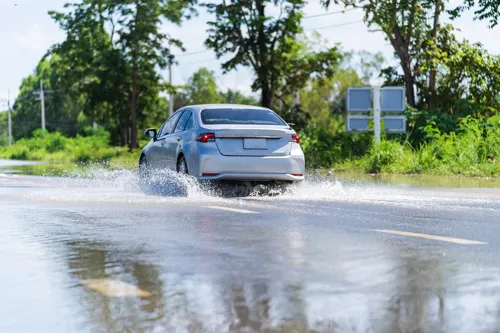 6 Techniques for Safely Driving Through Flood Waters Without Engine Stalling or Vehicle Damage