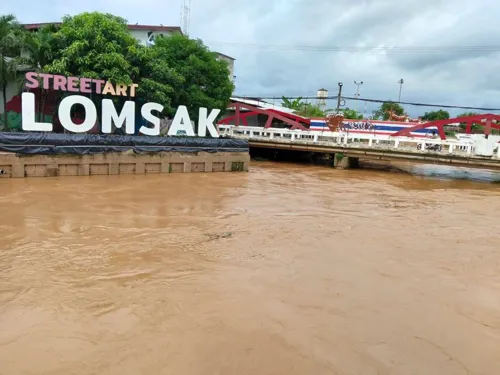 Lom Sak Municipality Raises Red Flag to Alert Public on Rising Water Levels