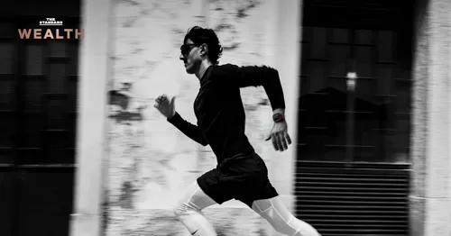 Apple Developing Screenless Fitness Tracker to Rival Whoop as Competition Forces Apple Watch Strategy Rethink; Product Unlikely Before 2028