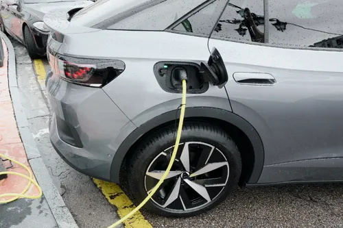 EV Repair Costs 40% Higher Than Gasoline Cars; Rainy Season Battery Damage Warning