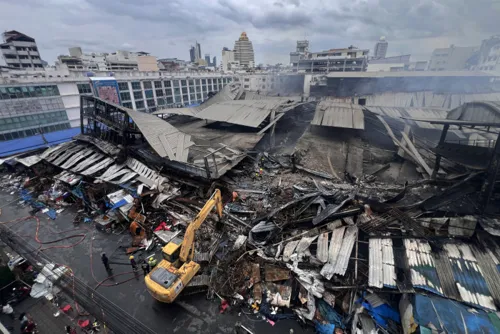 Fire-hit Klongthom Center can't be saved, says Chadchart