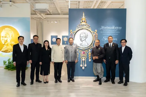 Tribute to Late King Bhumibol: Thai Banknote Department and Siam Paragon Showcase "Siriksa Pansilapha" Exhibition