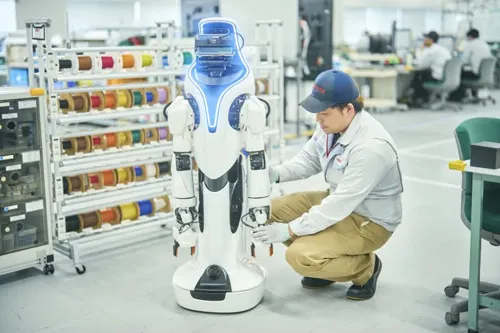 Toyota Advances into New Era: Preparing 400,000 Robots to Work Alongside Employees in Global Factories