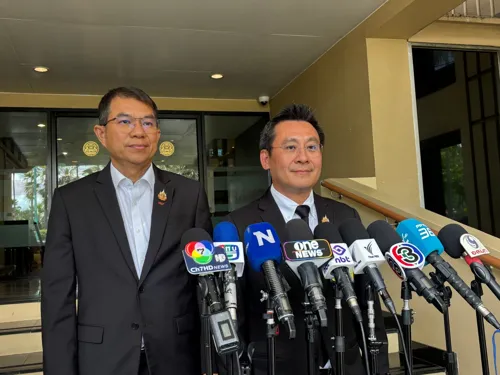 Thai Railways Discusses Airport Link and Three-Airport Rail Link Contracts with Deputy PM Pippat