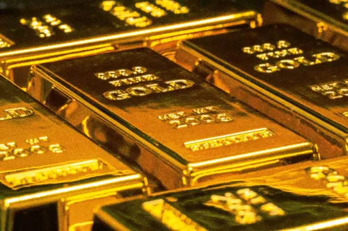 Gold Plunges 1,600 Baht as Fed Signals Hawkish Stance on Inflation