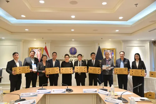 Commerce Ministry Partners with Transport and 7 Airlines to Offer Free 10kg Fruit Cargo for One Year