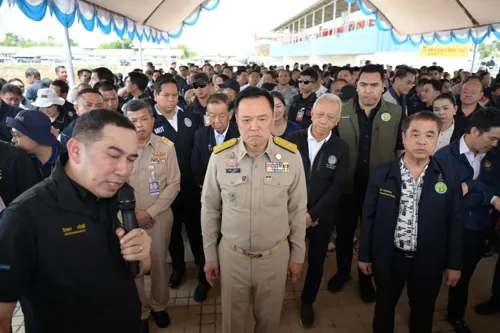 Anutin Monitors Heavy Rain, Orders Readiness for Flash Floods and Public Welfare