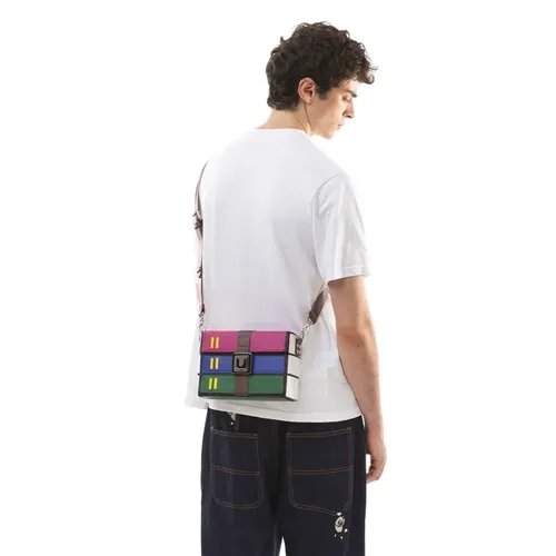 WinRAR Jabs Free Users: Can't Afford a License? Buy a Branded Messenger Bag Instead