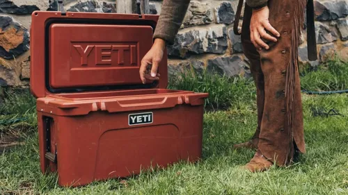 YETI's $4 Billion Engine Plan: Breaking Free from the Water Bottle Brand Trap to Achieve Global Profit Structure