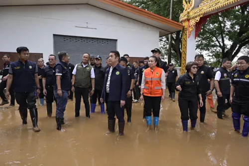 Minister Suriya Visits Nan Flood-Hit Areas, Orders Rapid Land Restoration and Commerce Ministry Enforces Strict Price Control on Essential Goods