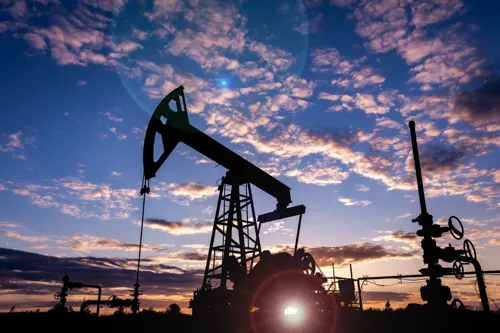 Crude Oil Prices Rise Due to Uncertainty Over Strait of Hormuz Reopening
