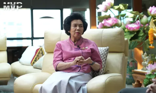 Closing Chapter: Solar Farm Queen 'Wan Dee' Preserves Sunlight in Memory—From Rejection by 12 Banks to a Billionaire Woman