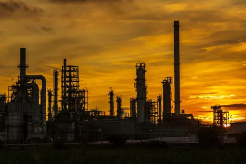 Crude Oil Prices Rise Following US Threats of Increased Economic Pressure on Iran