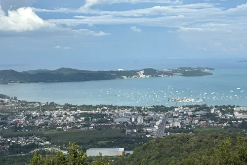 Foreign capital floods into homes and condos; major real estate developers target Chiang Mai and Phuket
